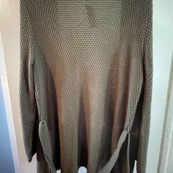 sweater - Picture 3 of 3